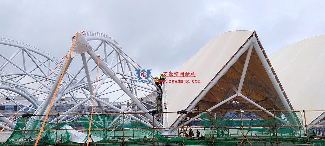 海南醫學院第一附屬醫院江東新院區連廊天幕順利完工